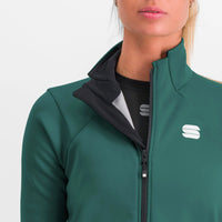 ENGADIN W JACKET 0423549-3000  Couleur :  VERT ARBUSTE Coupe :  ample  2025