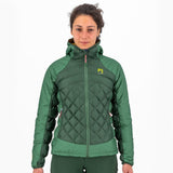 LASTEI ACTIVE PLUS W JACKET Veste thermiques dotée d’une coupe féminine esthétique, offrant légèreté, compactabilité, imperméabilité, respirabilité et capacité coupe-vent. V-JACKET KARPOS 