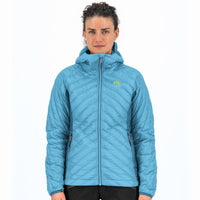 SAS PLAT W JACKET BLUE ATOLL | 2501156-091 Lorsque vous faites face à une journée froide dans des conditions difficiles, notre veste est idéale comme couche thermique. V-JACKET KARPOS 