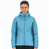 SAS PLAT W JACKET BLUE ATOLL | 2501156-091 Lorsque vous faites face à une journée froide dans des conditions difficiles, notre veste est idéale comme couche thermique. V-JACKET KARPOS 