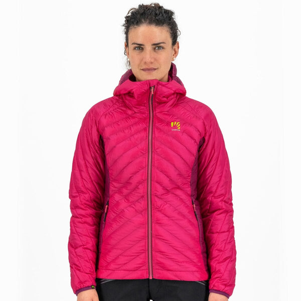 SAS PLAT W JACKET CABARET/RASPBERRY R | 2501156-042 Lorsque vous faites face à une journée froide dans des conditions difficiles, notre veste est idéale comme couche thermique. V-JACKET KARPOS 